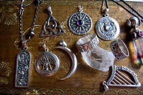 Amulets and amulets for good luck and well-being in the family